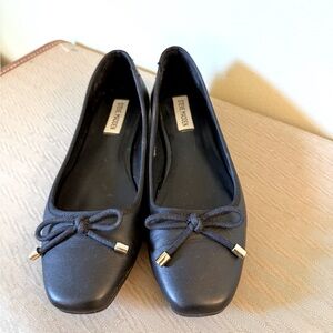 Steve Madden “Neelo” Black Flats with Bow Accent